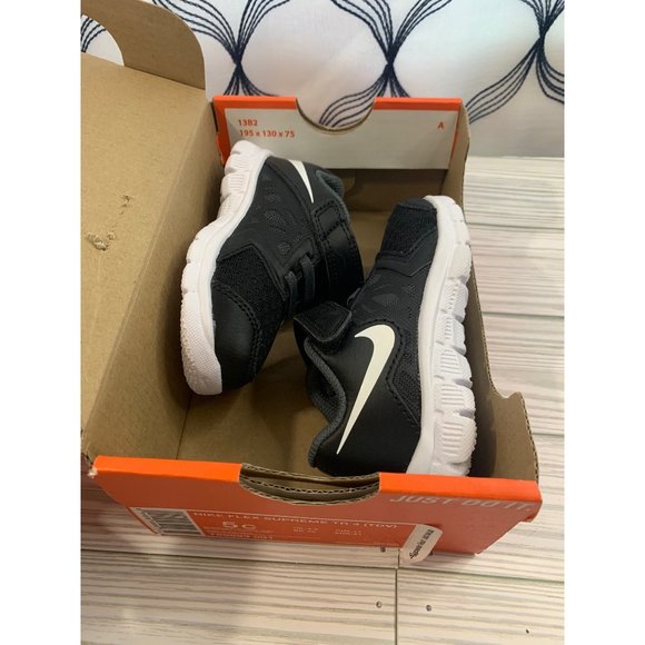 Nike Flex Supreme TR 4 Black Kids Shoe - Picture 10 of 14